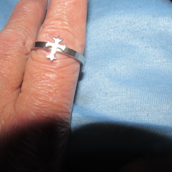 Stainless Steel Cross ring Size 10 - Picture 4 of 4